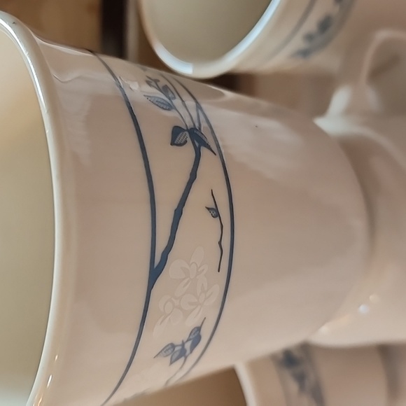 Vintage Corning Coffee Cups, Set of 4, First of Spring - Picture 4 of 5